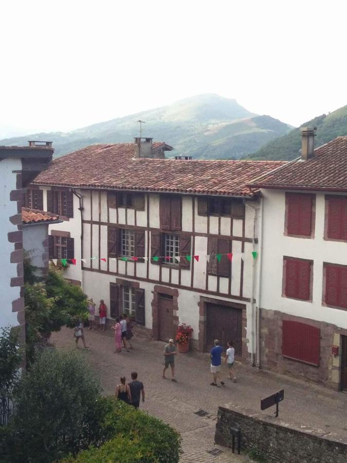 Gite De La Porte Saint Jacques: A Hostel For Pilgrims Εξωτερικό φωτογραφία