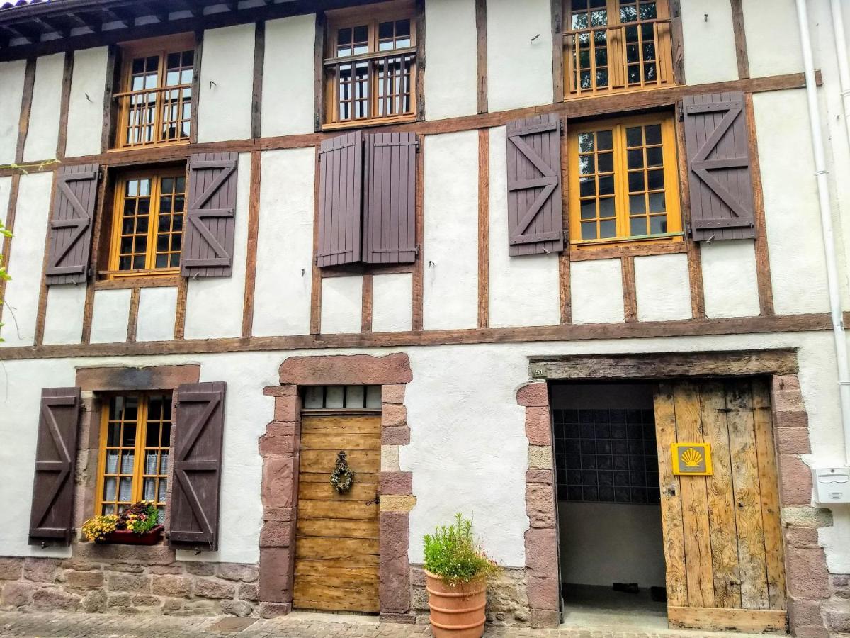 Gite De La Porte Saint Jacques: A Hostel For Pilgrims Εξωτερικό φωτογραφία