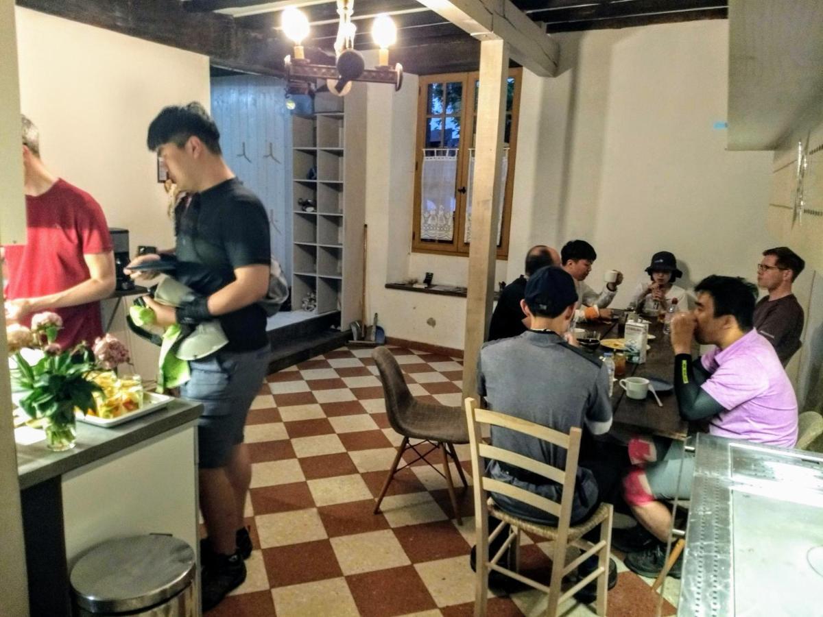 Gite De La Porte Saint Jacques: A Hostel For Pilgrims Εξωτερικό φωτογραφία