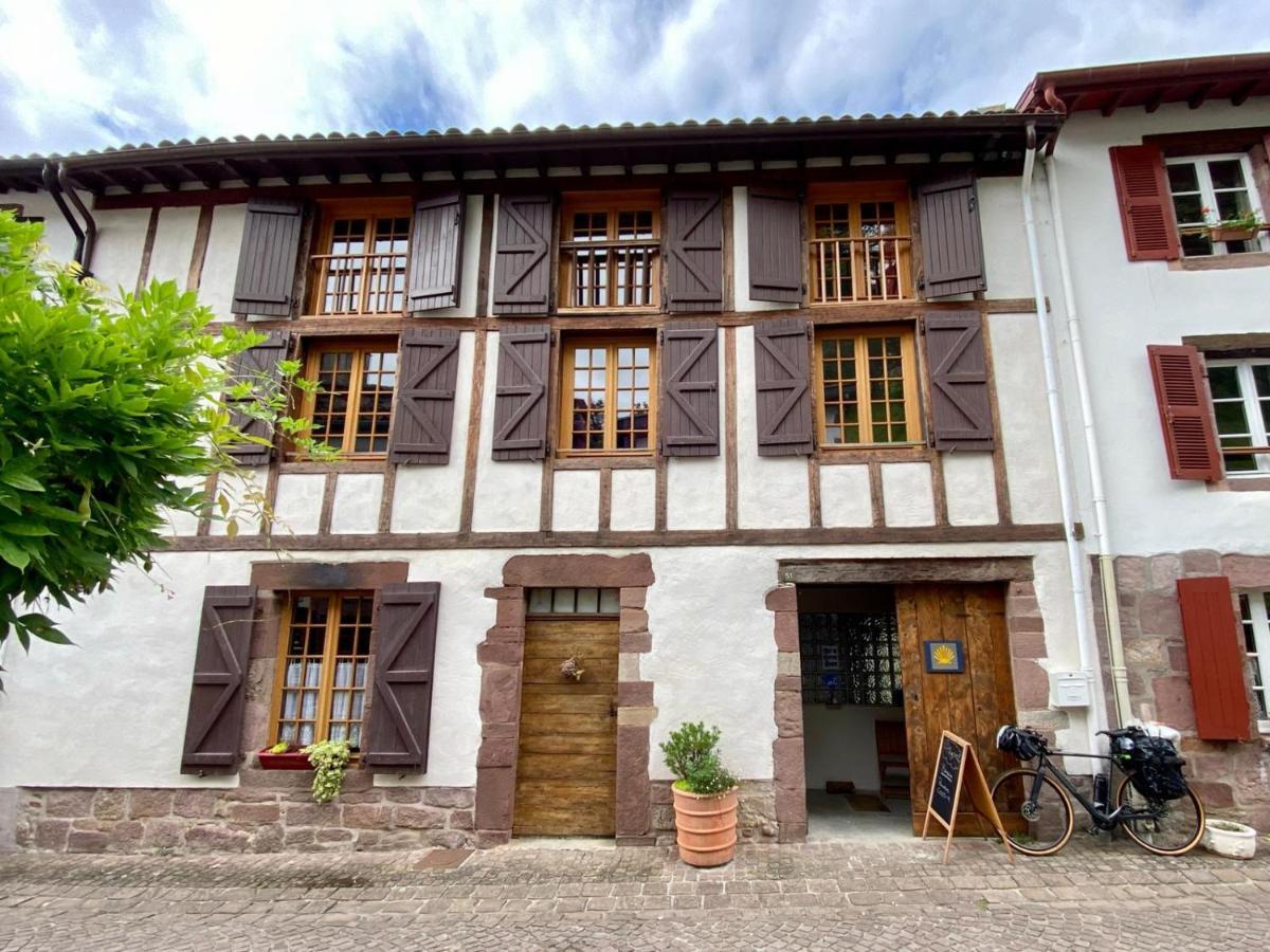 Gite De La Porte Saint Jacques: A Hostel For Pilgrims Εξωτερικό φωτογραφία