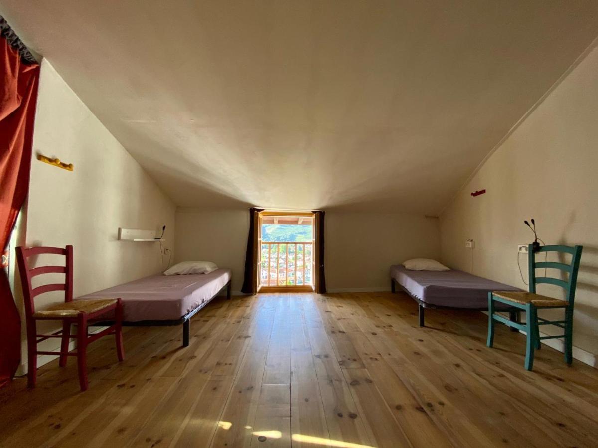Gite De La Porte Saint Jacques: A Hostel For Pilgrims Εξωτερικό φωτογραφία